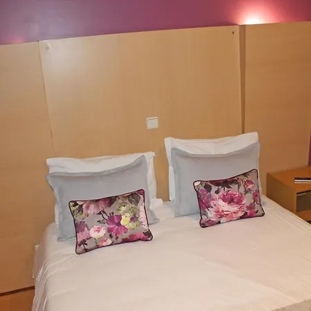 Residencial Paranhos Alojamento de Acomodação e Pequeno-almoço 2*