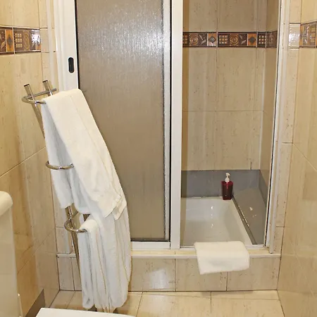 Residencial Paranhos Bed & Breakfast 3*