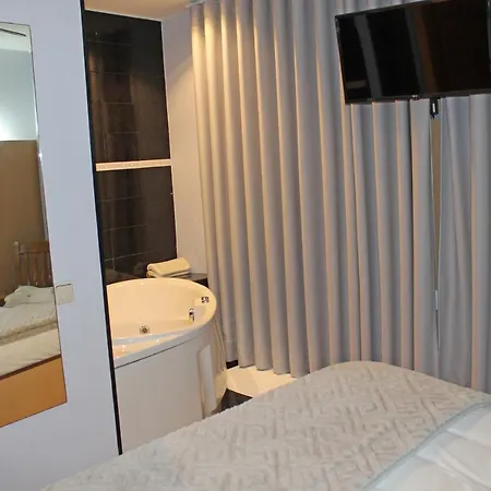 Residencial Paranhos Bed & Breakfast 3*